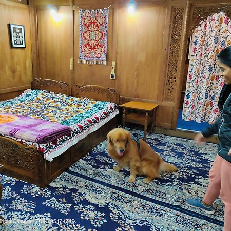Houseboat Karima Palace Srinagar  Exterior photo